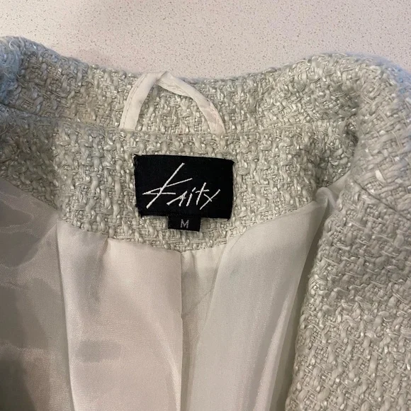 Raw hem blazer, pastel green - Picture 5 of 6